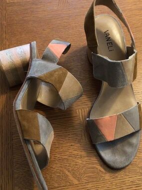 Van Eli suede block heel with peach, taupe and gray design.